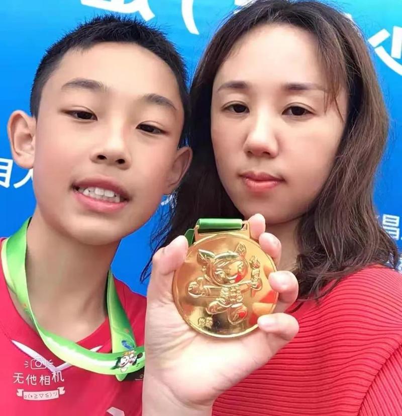 双双夺冠！伍家少年太给力了——世祺羽青春风暴席卷赛场